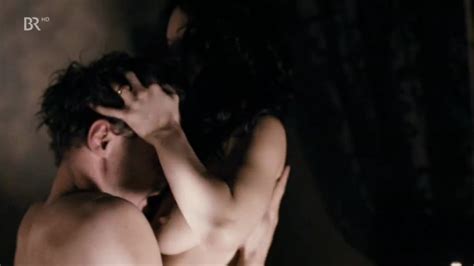 Naked Armelle Deutsch In Henri 4