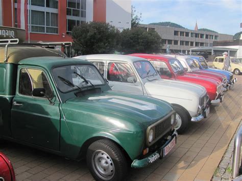 Autolegenden: 39 Renault R4 kurvten durch unsere Region – Schwarzataler ...