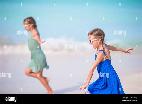 Kinder mädels bikini Fotos und Bildmaterial in hoher Auflösung Alamy