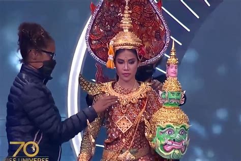 Th Sinh B Tr T Ng G P S C V I Bikini T I B N K T Miss Universe