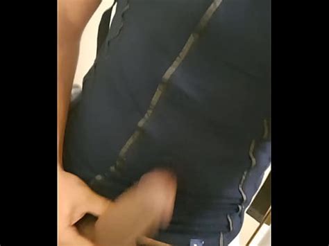 Chupando la boca de las pollas de estos machos en el baño del metro XVIDEOS
