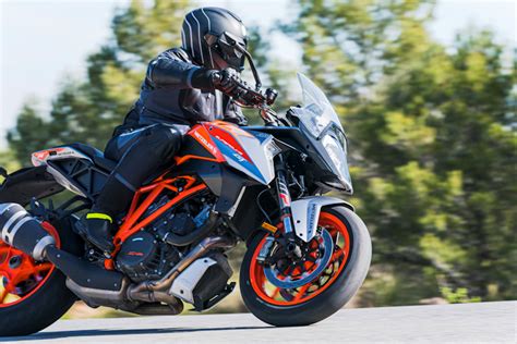 Tyre test win for Metzeler Roadtec 01 SE - Tyrepress