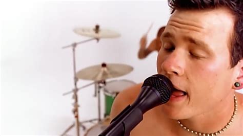 Auscaps Mark Hoppus Tom Delonge And Travis Barker Nude In What S My Age Again Music Video