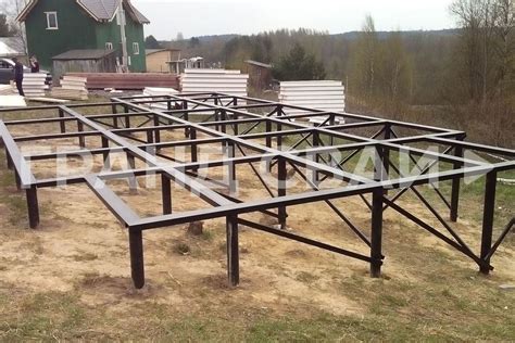 Обвязка фундамента на винтовых сваях уголком: как правильно делать ...