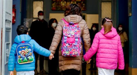 Nonna Va A Prendere Il Nipotino A Scuola Ma Porta Via Il Bambino