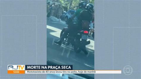 Vídeo Mototaxista morre após levar tiro no peito na Praça Seca RJ1 G1