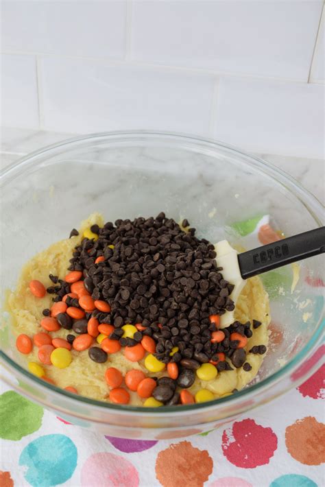 Reese’s Pieces Cake Mix Cookie Bars – Snacks and Sips