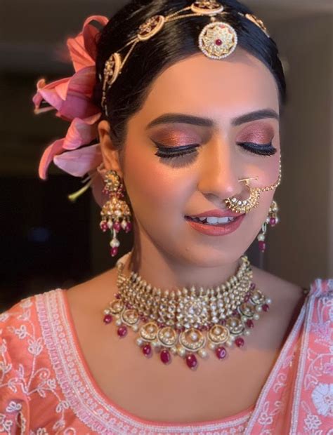 Bridal Makeup Bride Wearing A Gold Choker With A Peach Eyeshadows And Nude Lips Makeup Gold J