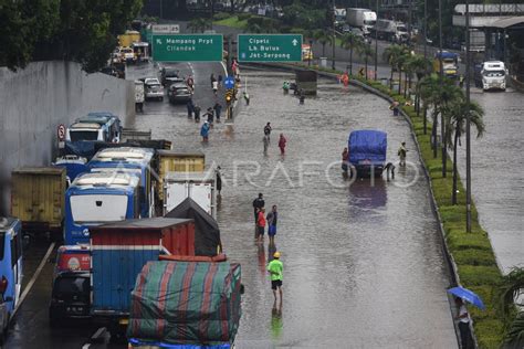 BANJIR DI RUAS TOL TB SIMATUPANG ANTARA Foto