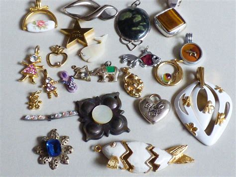 Lot Of 23 Mix Pendants Charms Rhinestons Mop Fish Heart Elephant Apple