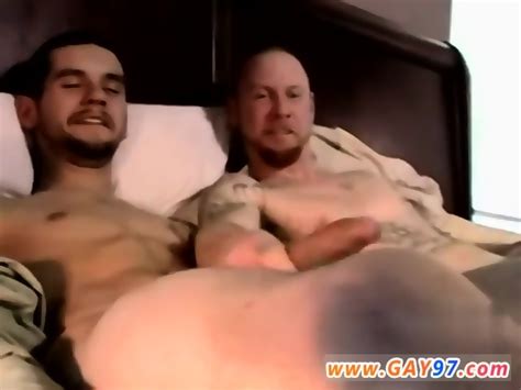 Nude Gay Amateurs Chris Gives Brian A Hand