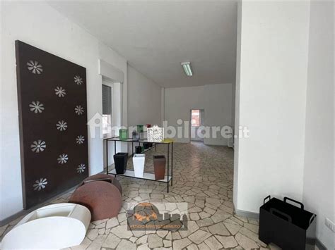 Locale Commerciale Viale Giulio Cesare Bergamo Rif 103744600