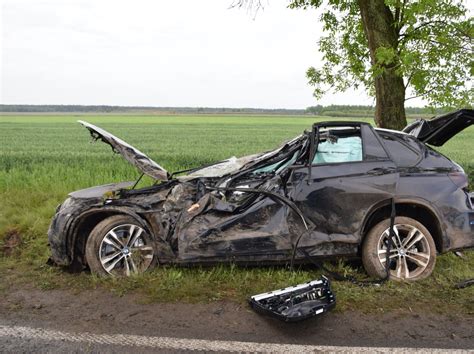 Śmiertelny wypadek w Dworszowicach Kościelnych BMW wypadło z drogi