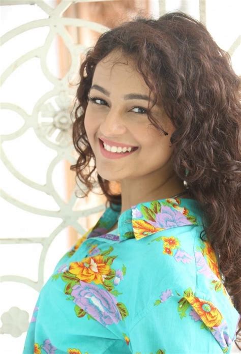 SEERAT KAPOOR LATEST HOT PHOTOS Welcomenri