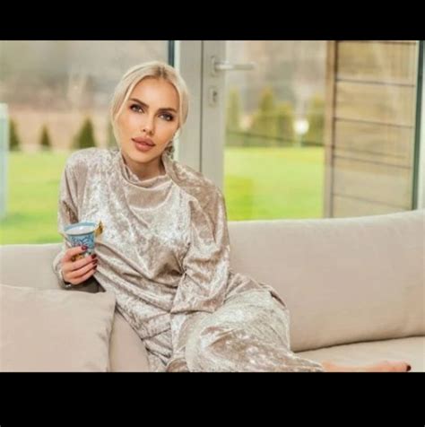 Ослепителната Жаси от "Сделка или не" ражда четвърто дете на милионера ...