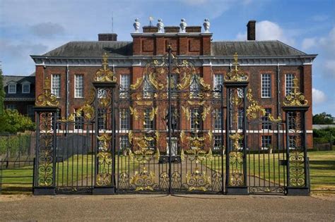 18 Best Things to do in Kensington, London - Red Rooster London