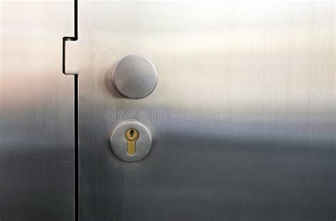 how to open locked door with hole in knob