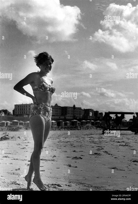 S Bikini High Resolution Stock Photography And Images Alamy