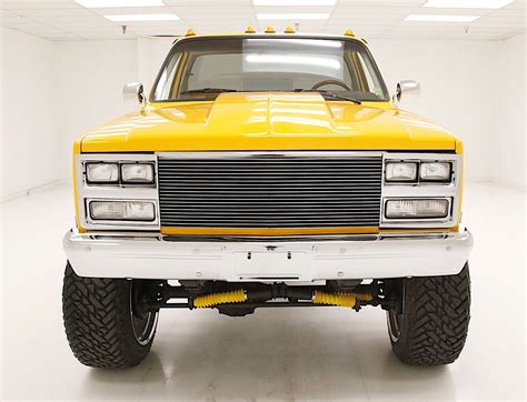 Lifted 1987 Gmc 2500 Looks Like A Square Lemon On Stilts Autoevolution