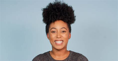 Professional stylists explain the benefit of the iconic pineapple hair 9