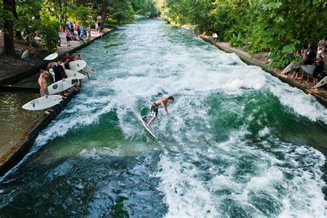 Surfing In The City Munichs Eisbach Kuriositas