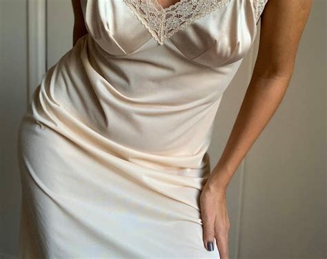 Vintage VANITY FAIR Nude Lace Trim Nylon Slip Dress Etsy