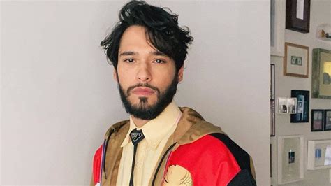 Bruno Fagundes disse que já apanhou na rua antes de se assumir gay