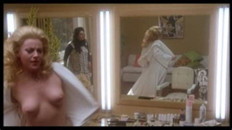 DF Dagmar Lassander Silvia Dionisio Il Comune Senso Del Pudore Nude Topless IT 1976