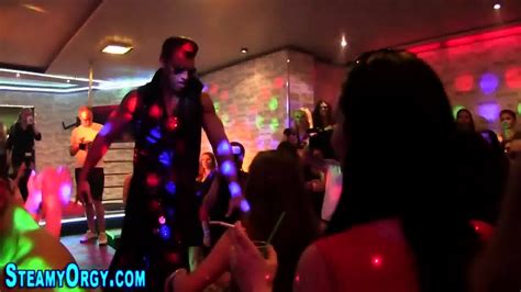 Cfnm Babes Get Oral Sex