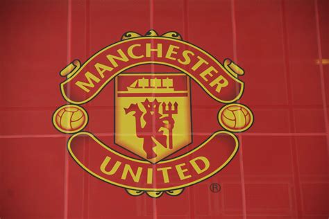 The story and meaning behind the Manchester United crest over the years