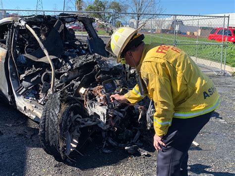 PHOTOS Tesla Driver Survives Fiery Model X Crash In Fremont Abc7news