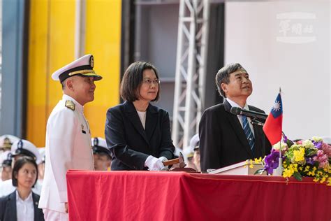 歷史性的一刻 台灣第一艘自製潛艦「海鯤號」命名暨下水典禮隆重舉行