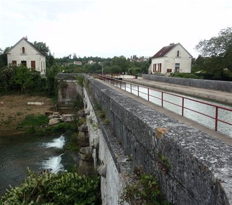 Walking The Burgundy Canal Canal France Beautiful Villages