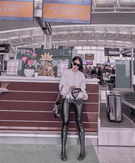 Street Style Hot Girl Vi T U N M M I Ng M Qua L Bi T L T T N N S M V Y O Th N O L Chu N