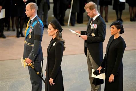 Photos Queen Elizabeth Ii Lies In State After Solemn Procession News