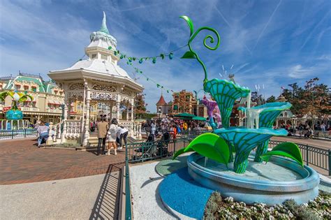 Disney Symphony Of Colours Show Mit Feuerwerk Im Disneyland Paris