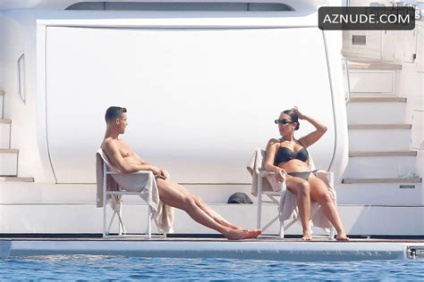 Georgina Rodriguez Sexy Seen With Cristiano Ronaldo Showing Off Her Sizzling Bikini Body On A