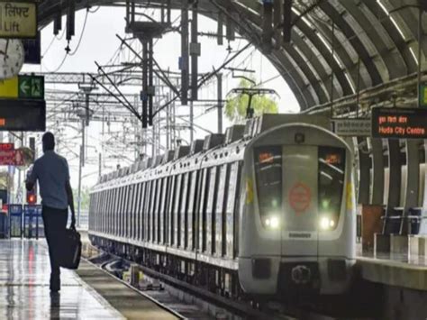 Delhi Metro Uproar Over Girl Seen Wearing Bikini In Metro DMRC Also Had To Give Statement Delhi