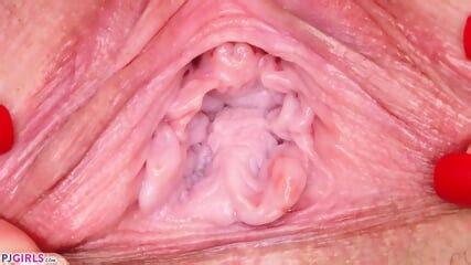 Blonde Caroline Diaz Opens Her Pussy Wide In A Close Up And Shows Off Her Beautiful Body