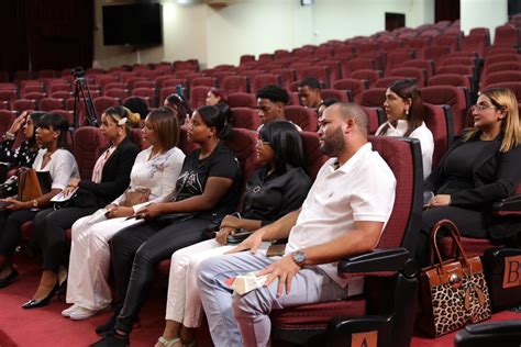 Líderes Comunitarios De Provincia Santo Domingo Conocen El Senado De La