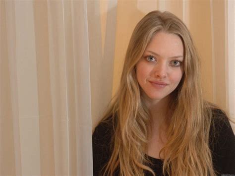 Amanda Seyfried | Sexy masseuse babe giving client blowjob