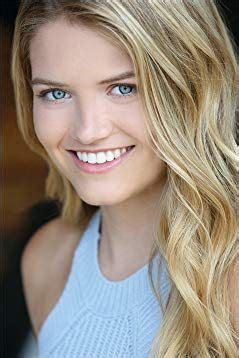 8 Hot Sexy Kelly Lamor Wilson Bikini Pics