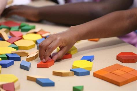 Brinquedo de Maria Montessori Descubra sua Importância Hoje