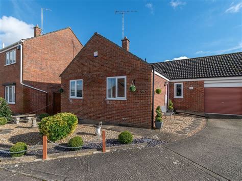 3 Bed Detached Bungalow For Sale In Searle Close Fakenham Nr21 £