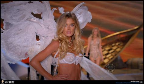 Naked Doutzen Kroes In The Victorias Secret Fashion Show