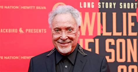 Tom Jones And Elvis Presley Ended Up Naked Together For Totally