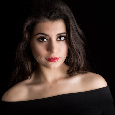 Ritratto Di Bella Giovane Donna Del Brunette Fotografia Stock Immagine Di Faccia Occhi 46392718