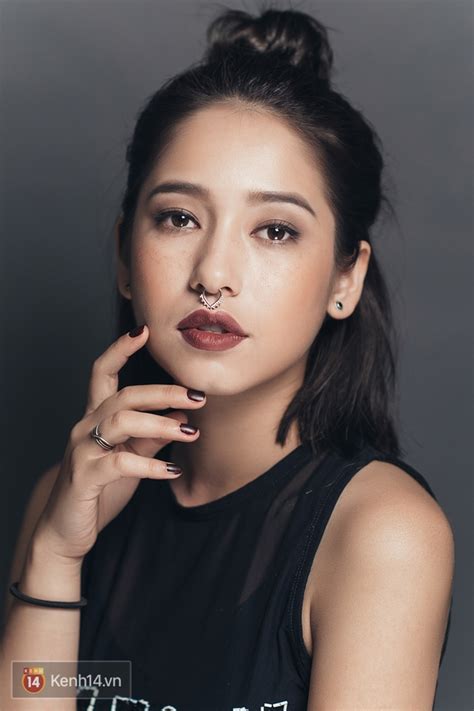 sao hot girl Việt mặt đã lai tây trang điểm lại càng tây hơn