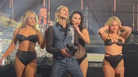 Jane S Addiction Fan Filmed Video From Texas Stop Of Spirits On Fire