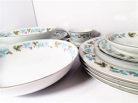 Fine China Japan 6701 Vintage Dinnerware Set 28 Piece Vintage Dishes